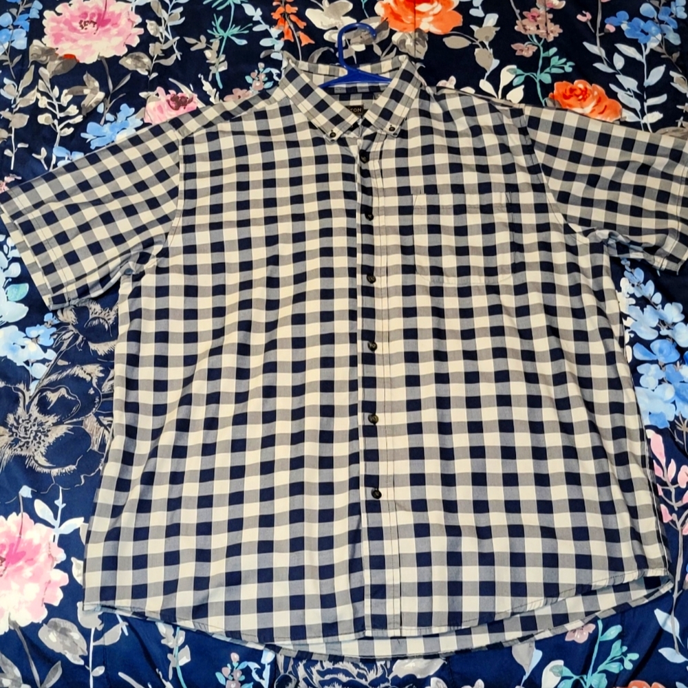 Short sleeve button up